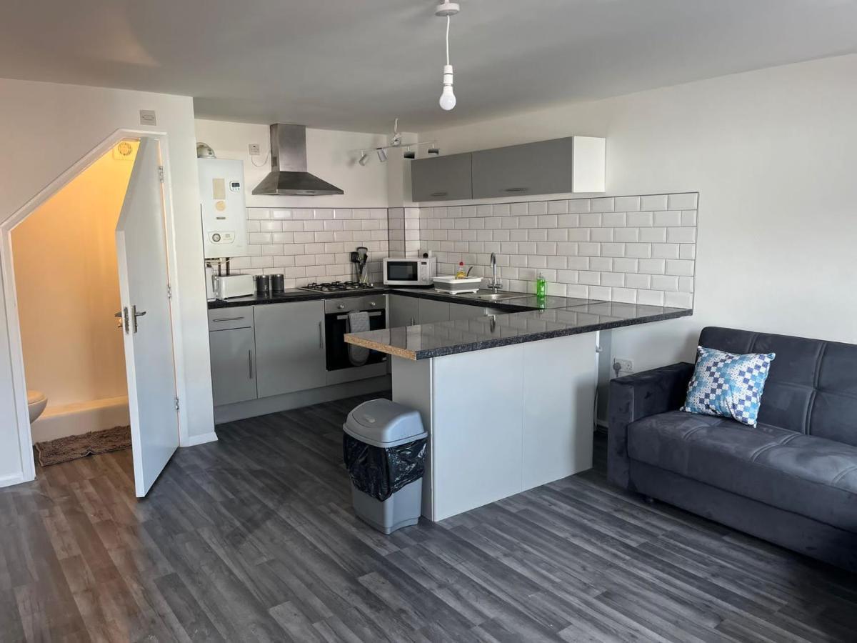 Villa 2 Bed Hengrove Bristol Exterior foto