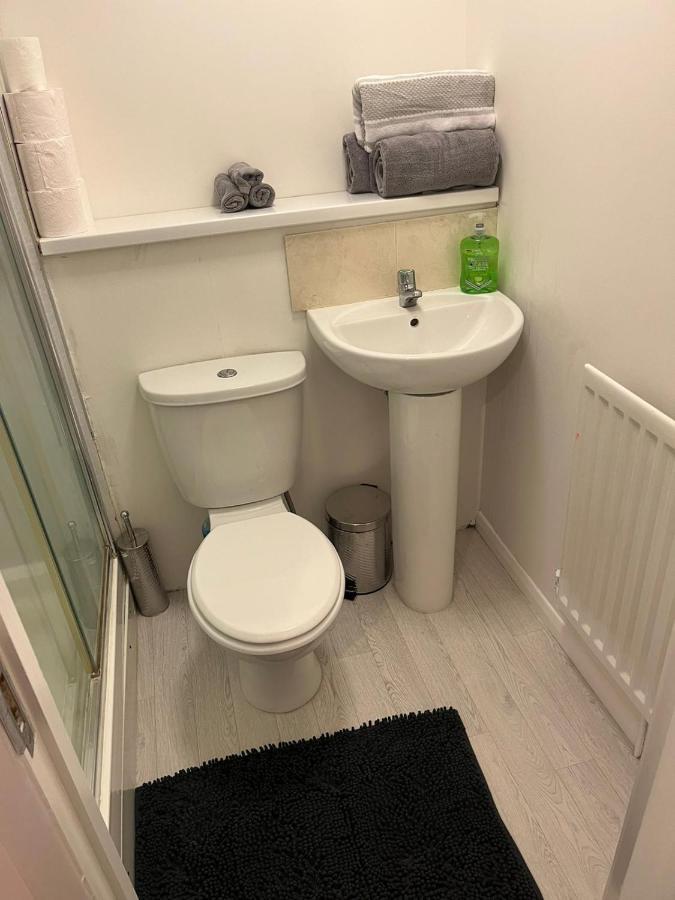 Villa 2 Bed Hengrove Bristol Exterior foto